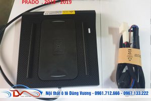 Sạc điện thoại không dây lắp trên xe Land Cruiser Prado 2018-2019