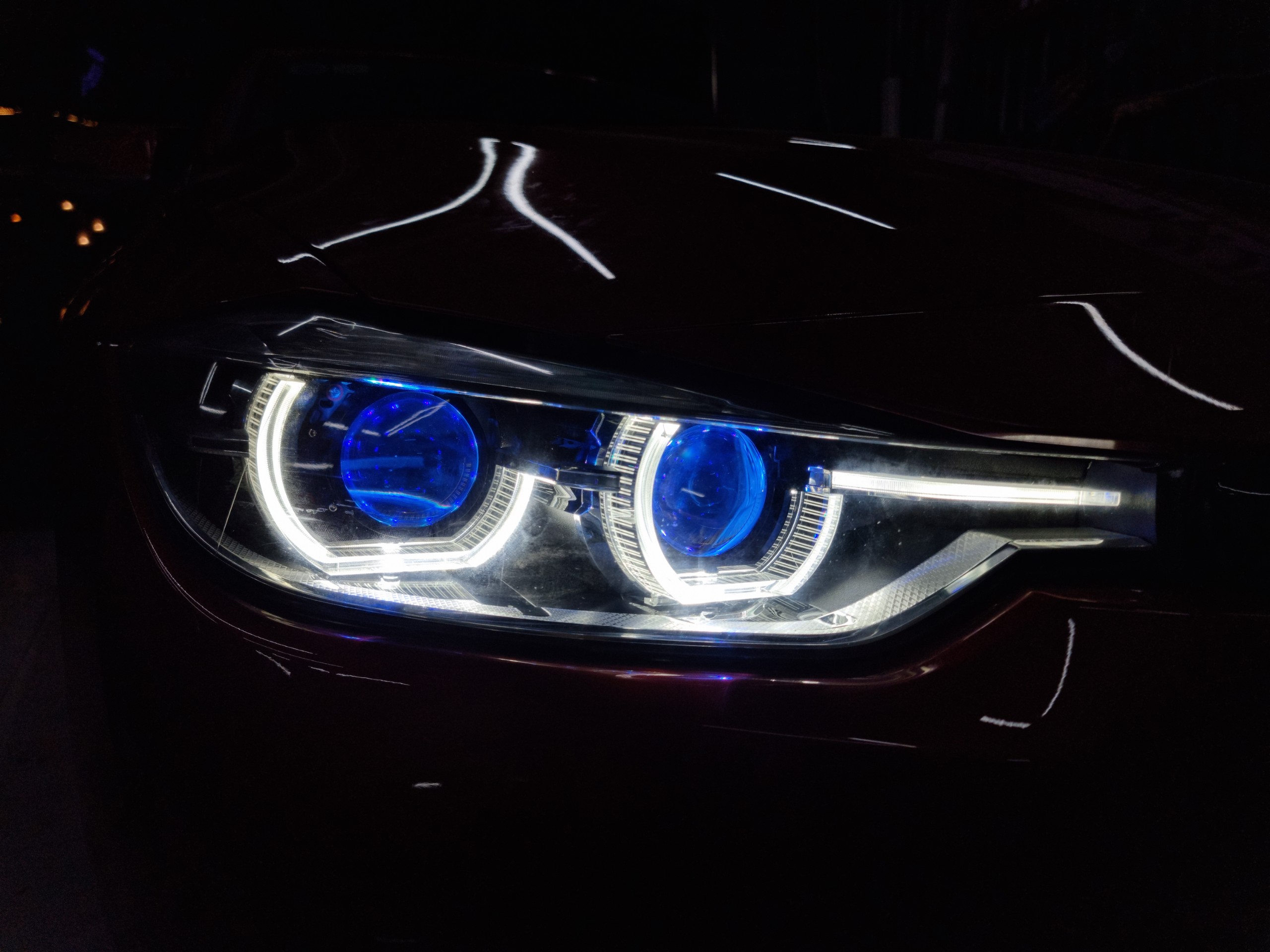 Hệ thống đèn xe BMW 320i