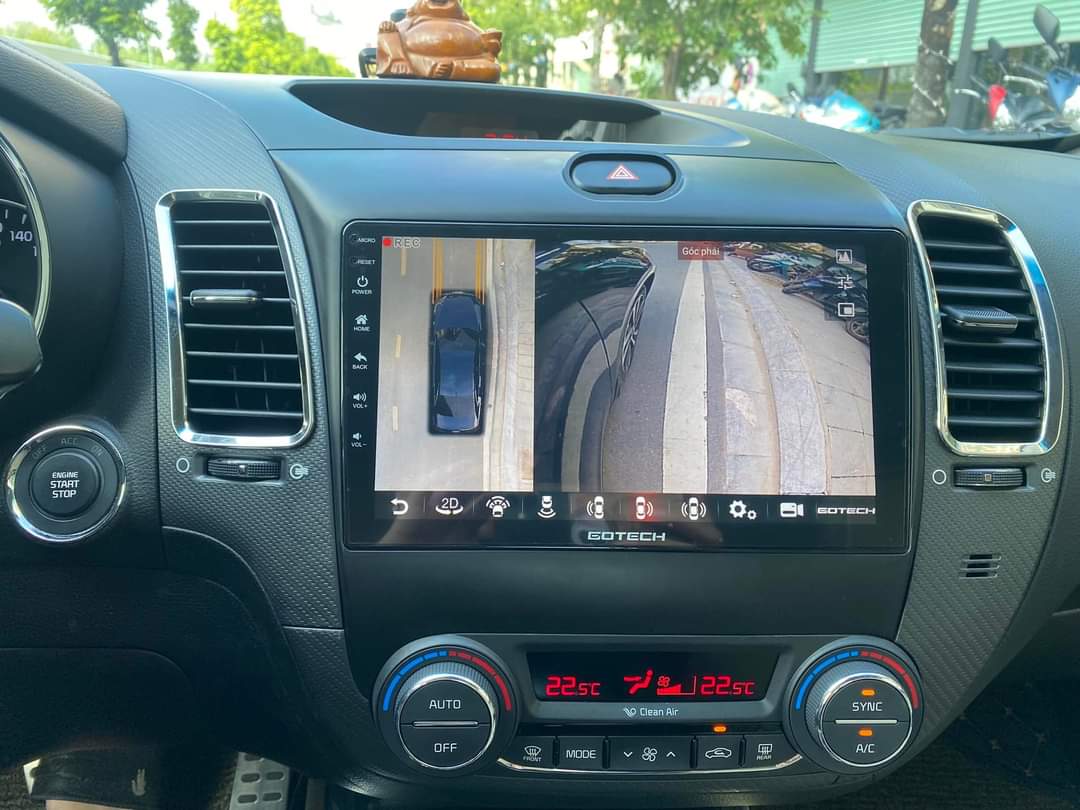 Hình ảnh màn hình liền camera 360 Kia Cerato 2018 sau khi lắp đặt