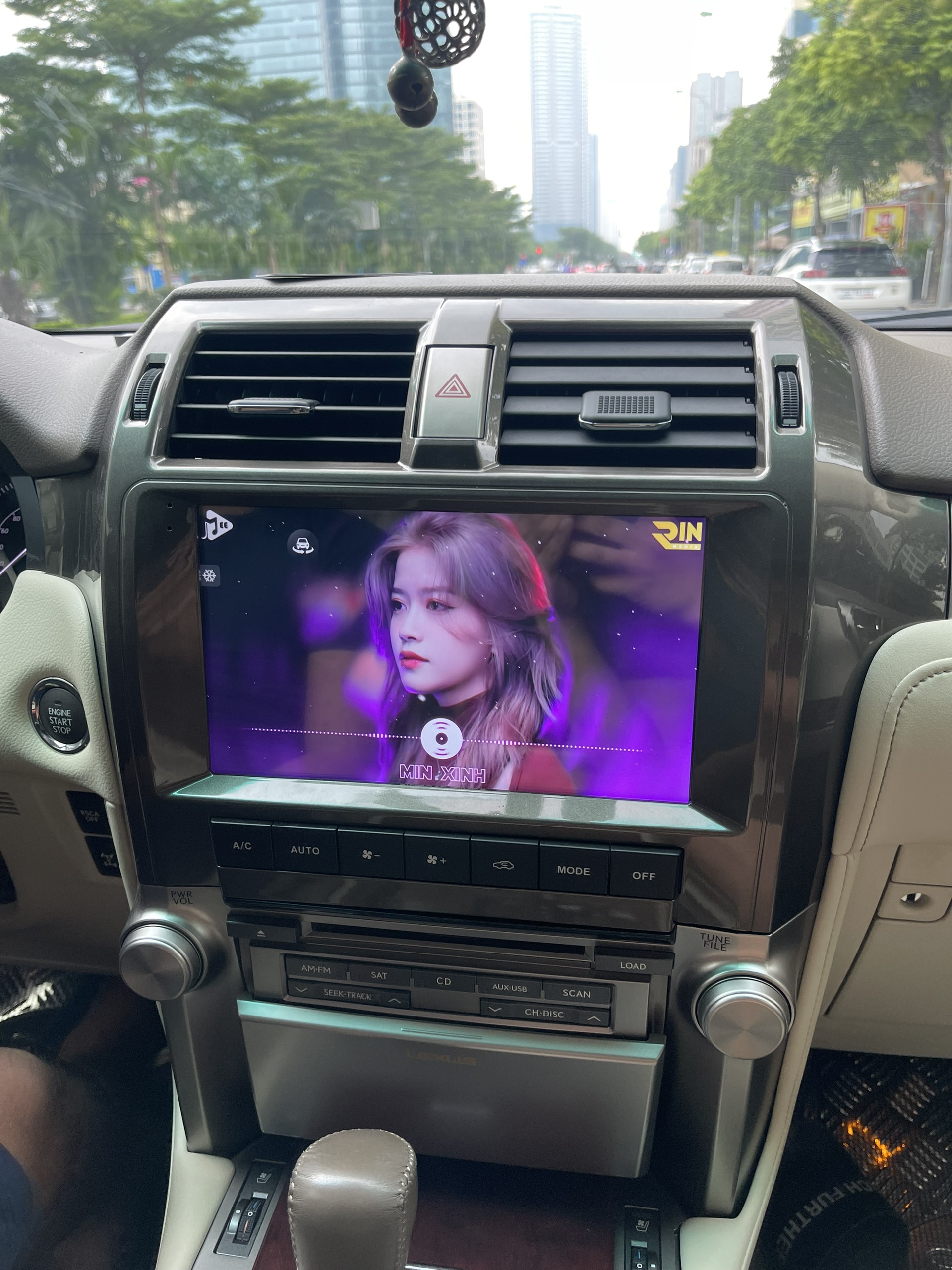 Hình ảnh màn hình liền camera 360 Lexus GX460