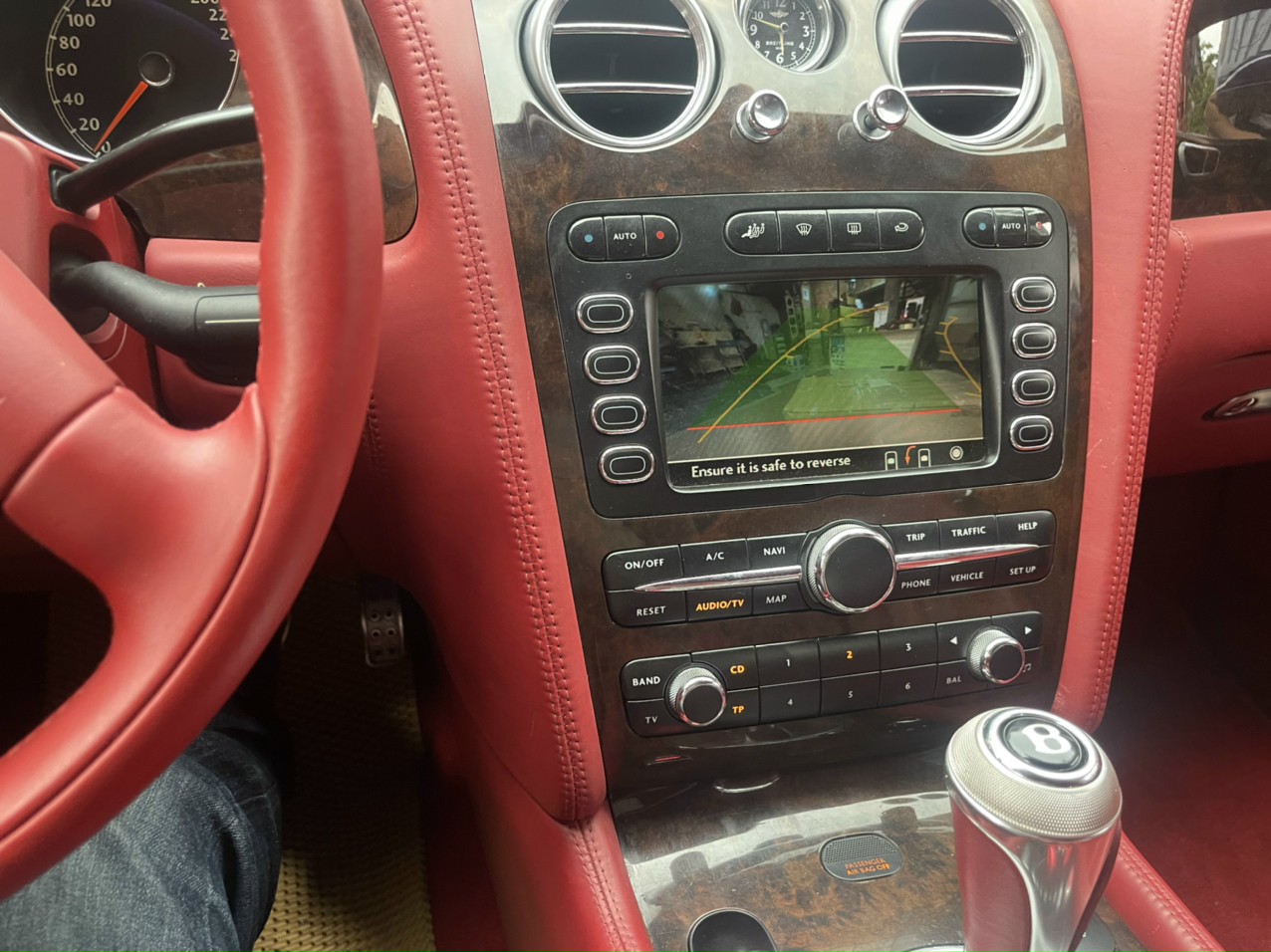 hình ảnh màn hình android xe Bentley