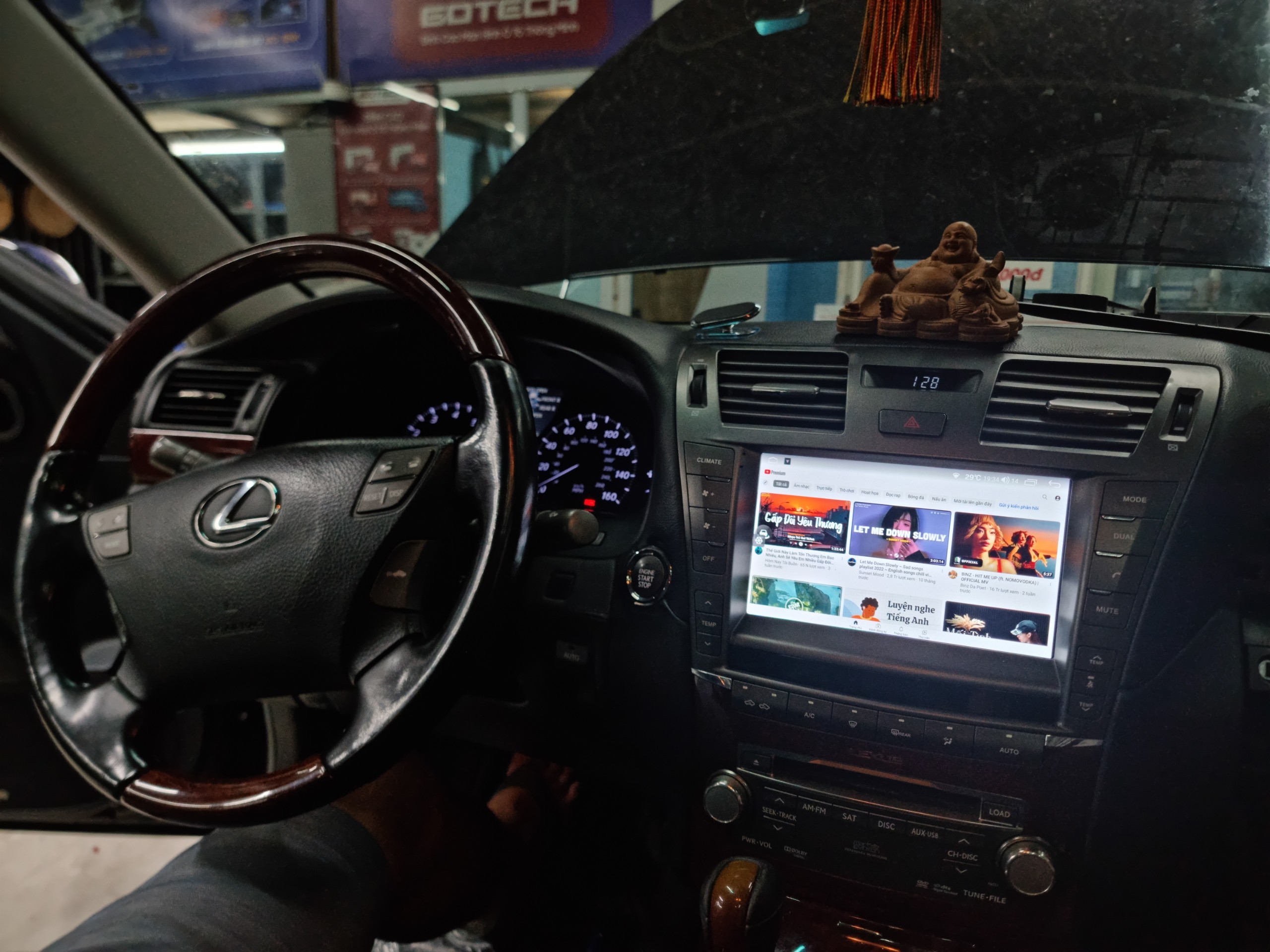 Nâng cấp màn hình Android ổ HDD cho Lexus LS460L phiên bản cao nhất.