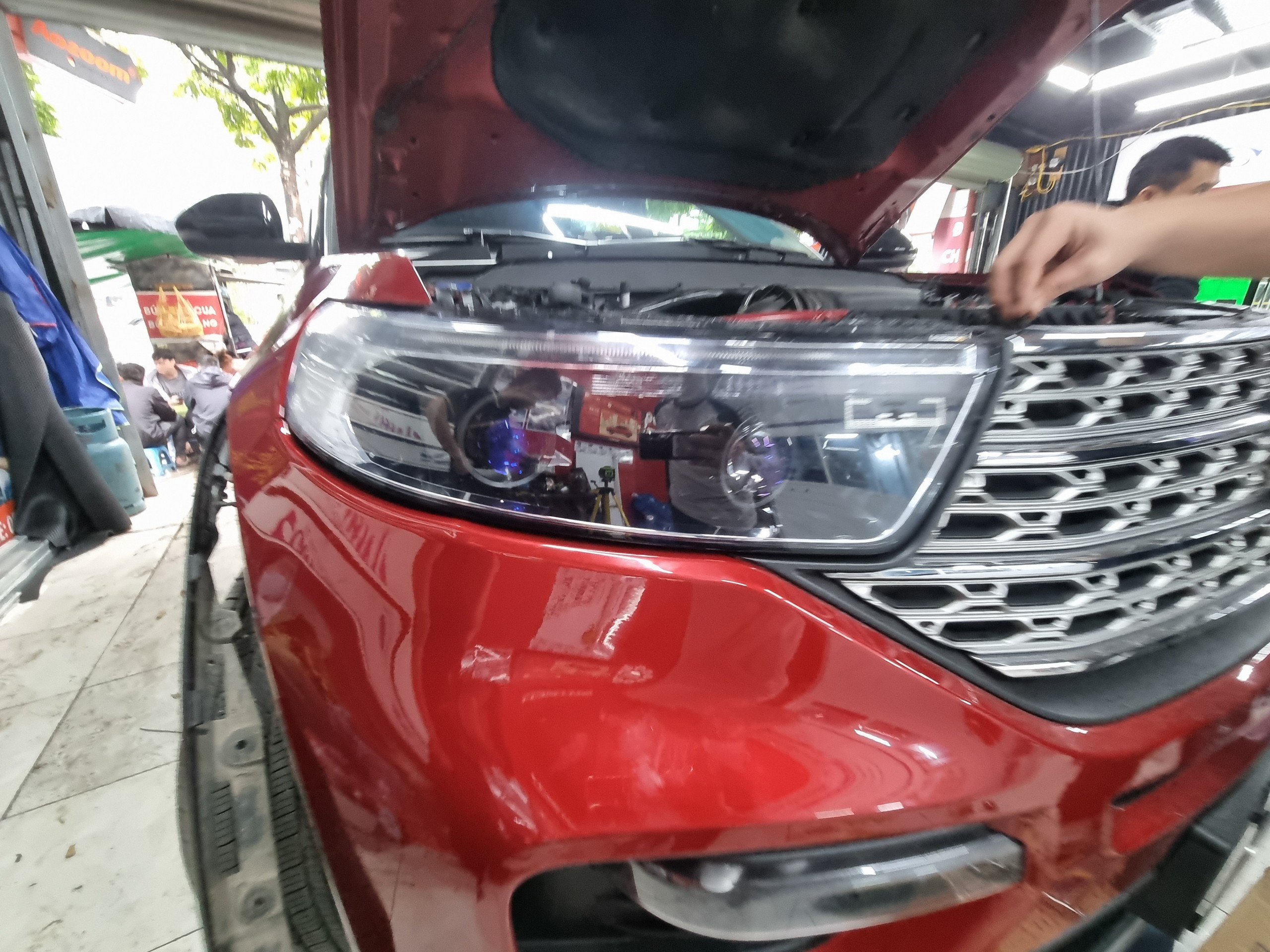 độ đèn cho xe Ford Explorer 2022 - 2023 tại nội thất ô tô Dũng Vương