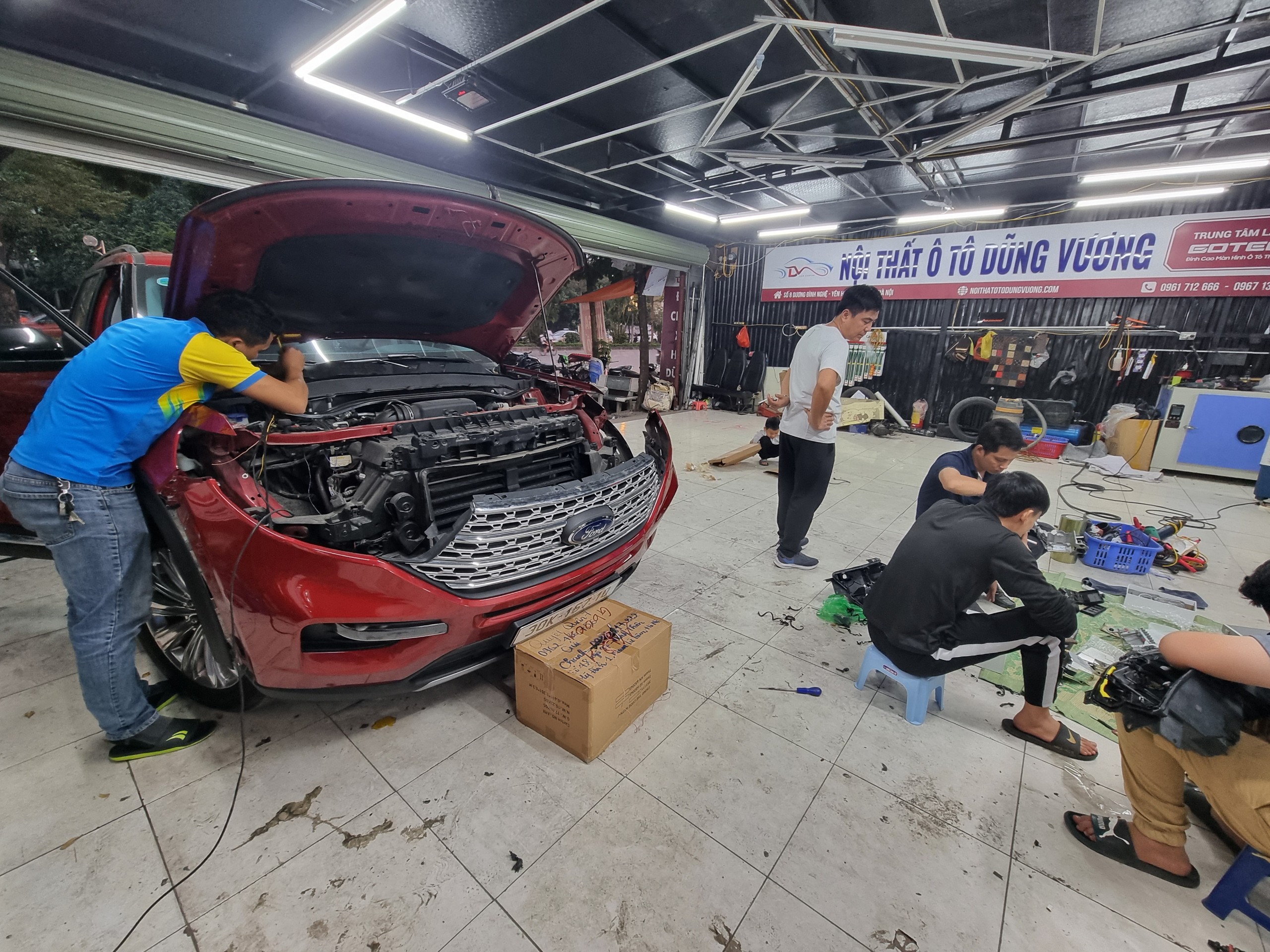 độ đèn tăng sáng cho xe Ford Explorer 2022 - 2023 tại nội thất ô tô Dũng Vương
